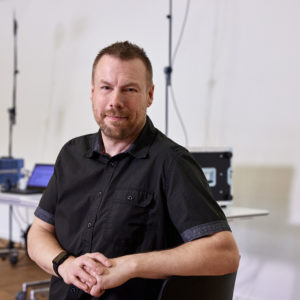 Jonas Naesby, ingeniero de aplicaciones técnicas de Sennheiser y propietario de su propia empresa de coordinación de frecuencias