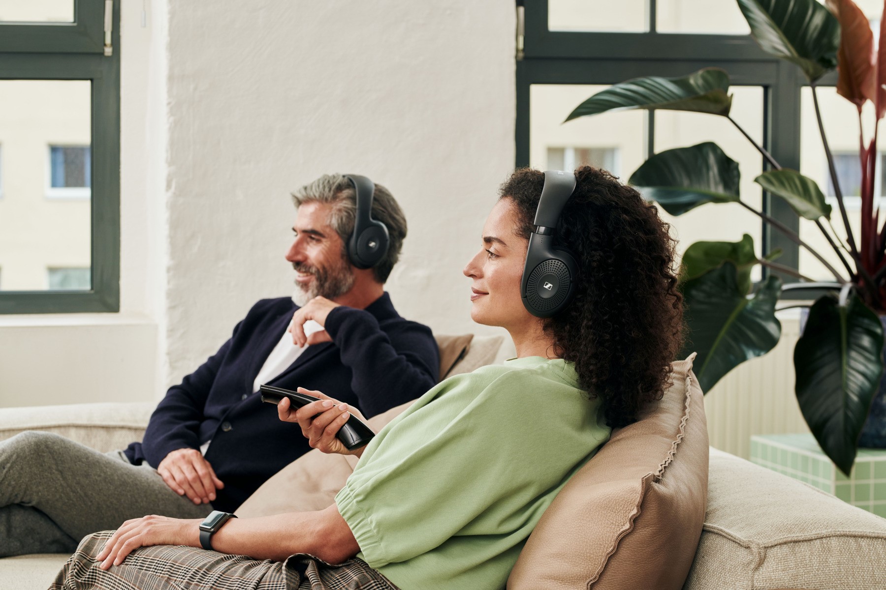 Cuffie Wireless Sennheiser RS 120-W Per TV – Stazione Di Ricarica Inclusa – Usate Ma Funzionanti